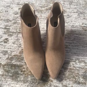 Nine West Sofia light natural genuine suede size 9.5  NWOB